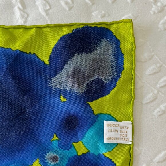 Gucci 100% Silk Scarf / Pocket Square / Handkerchief - Picture 3 of 3